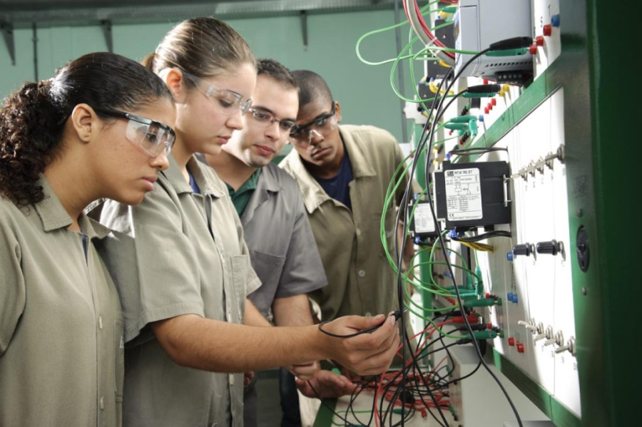 Ensino Técnico: A Porta de Entrada para o Futuro Profissional de Milhares de Jovens Brasileiros